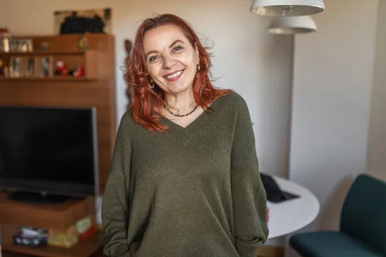 用户热情观赛的人物形象